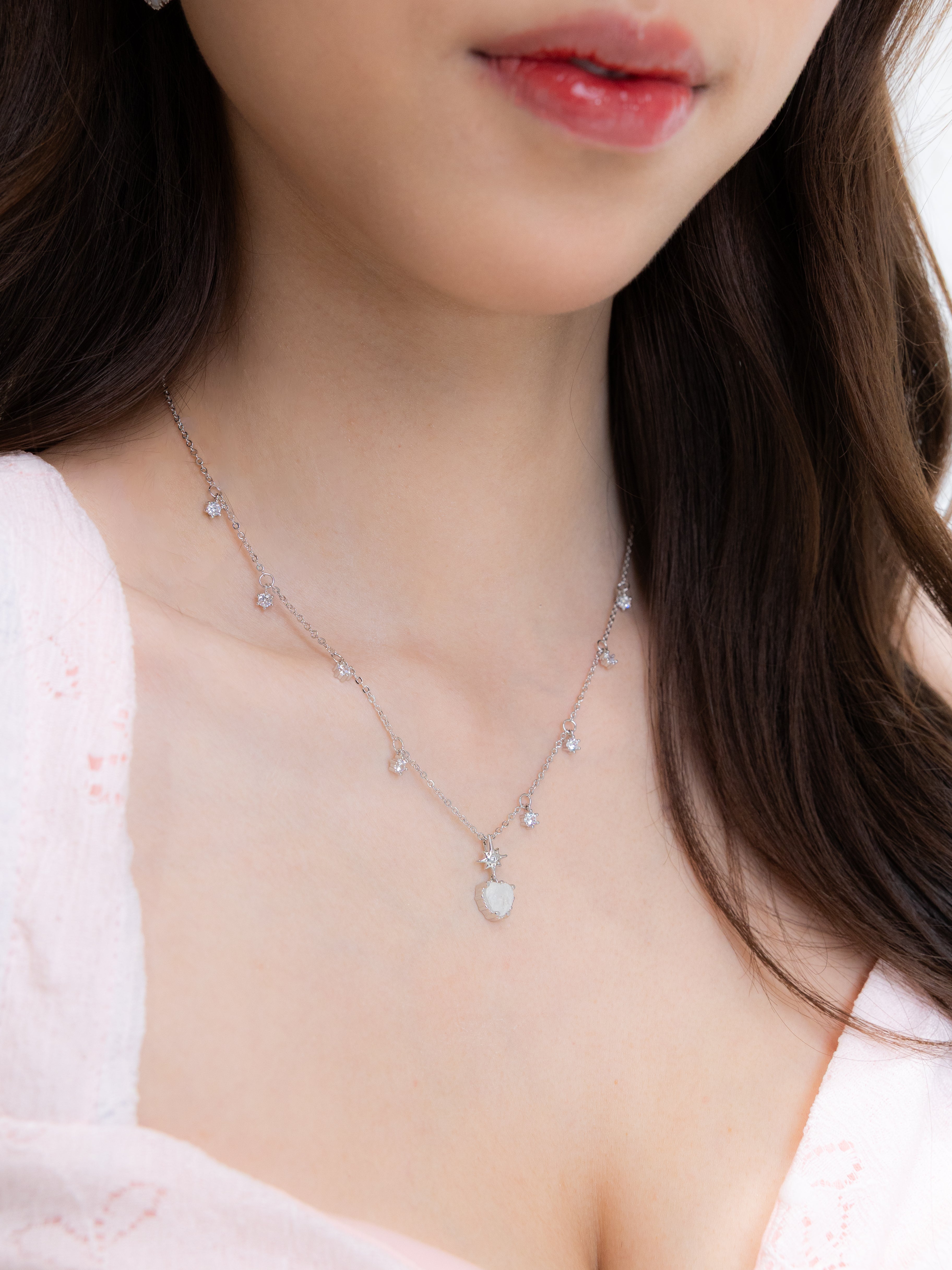 WHITE TWINKLE SILVER NECKLACE - MOONSTONE