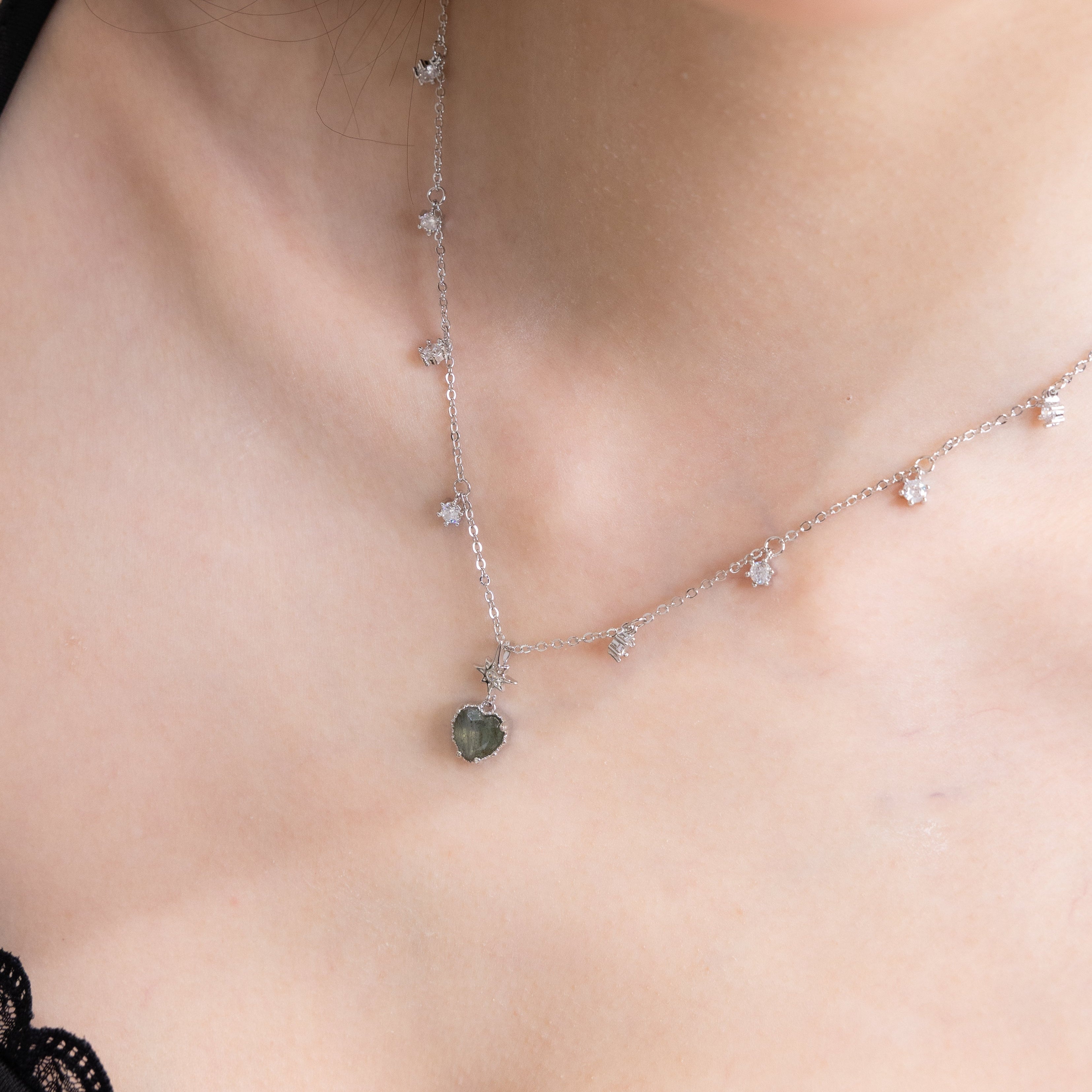 MID NIGHT TWINKLE SILVER NECKLACE - LABRADORITE