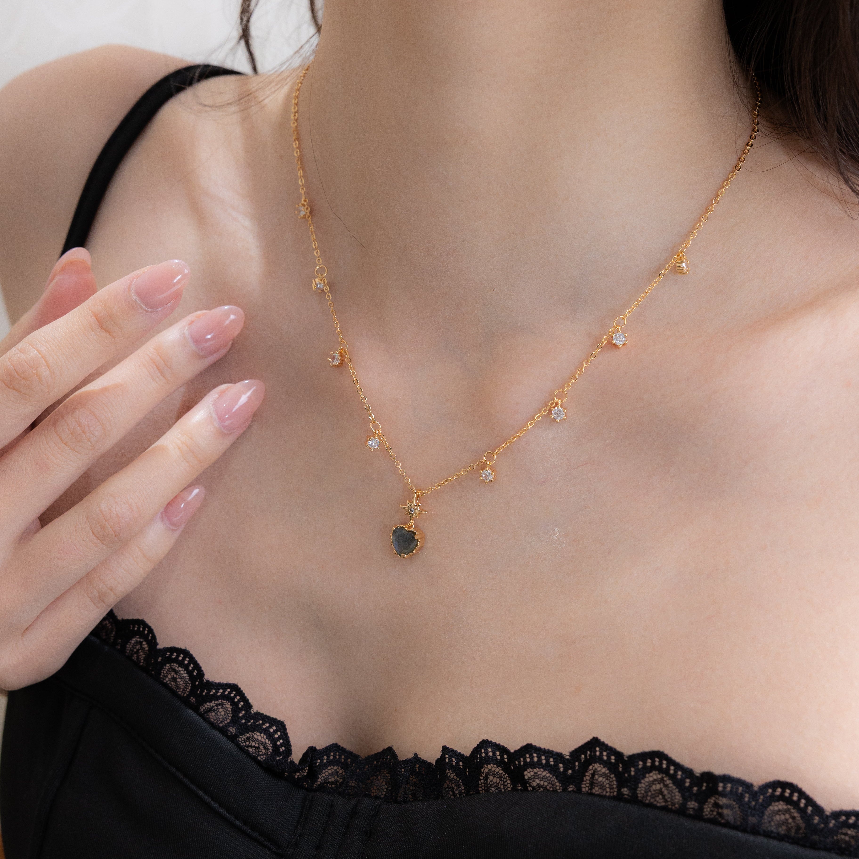 MID NIGHT TWINKLE NECKLACE - LABRADORITE