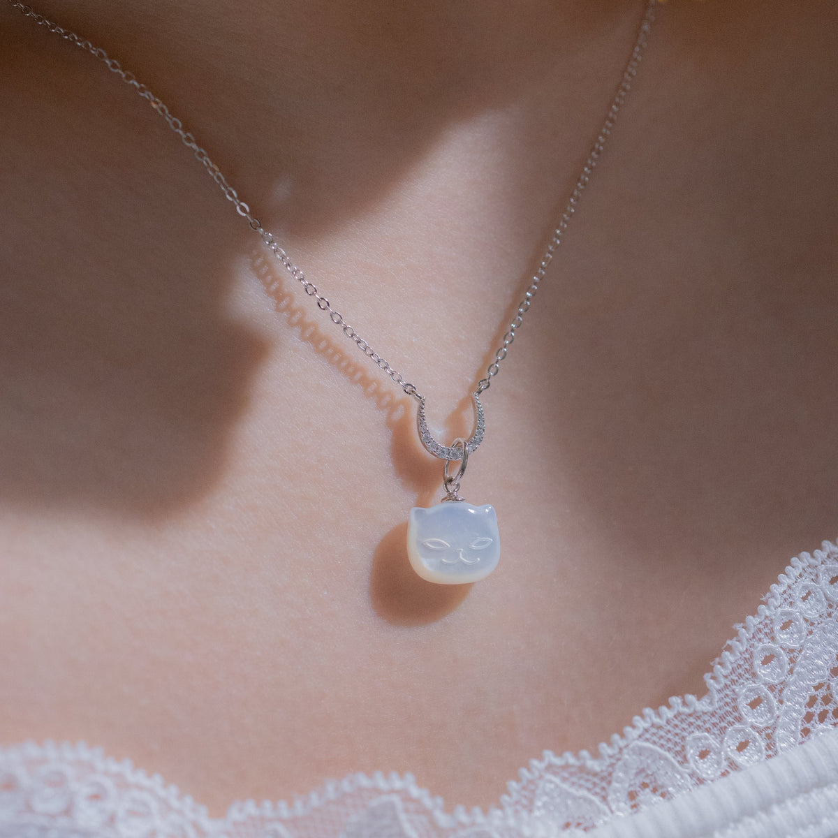COZY SMILING CAT SILVER NECKLACE