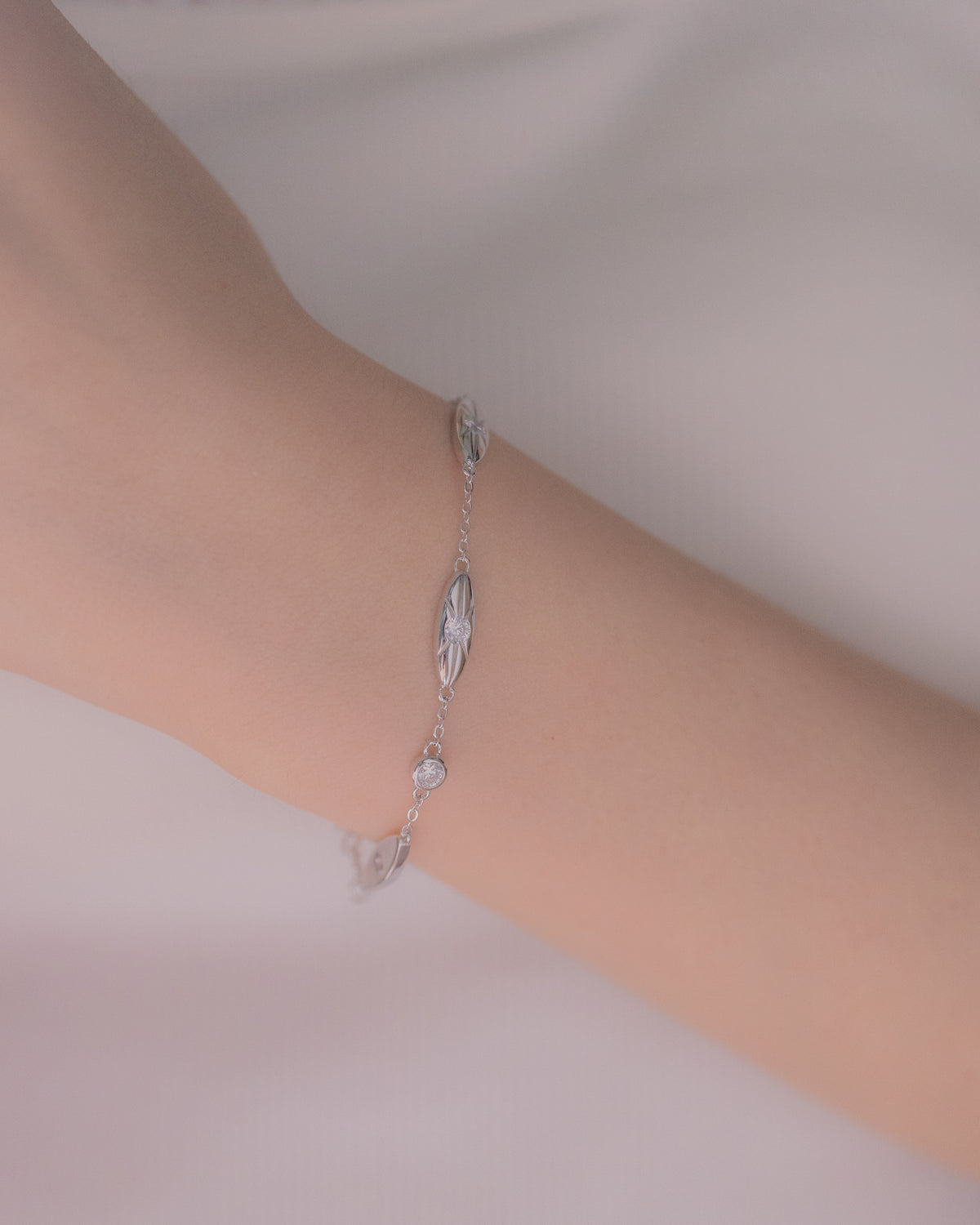 STARRY EYE CHAIN SILVER BRACELET