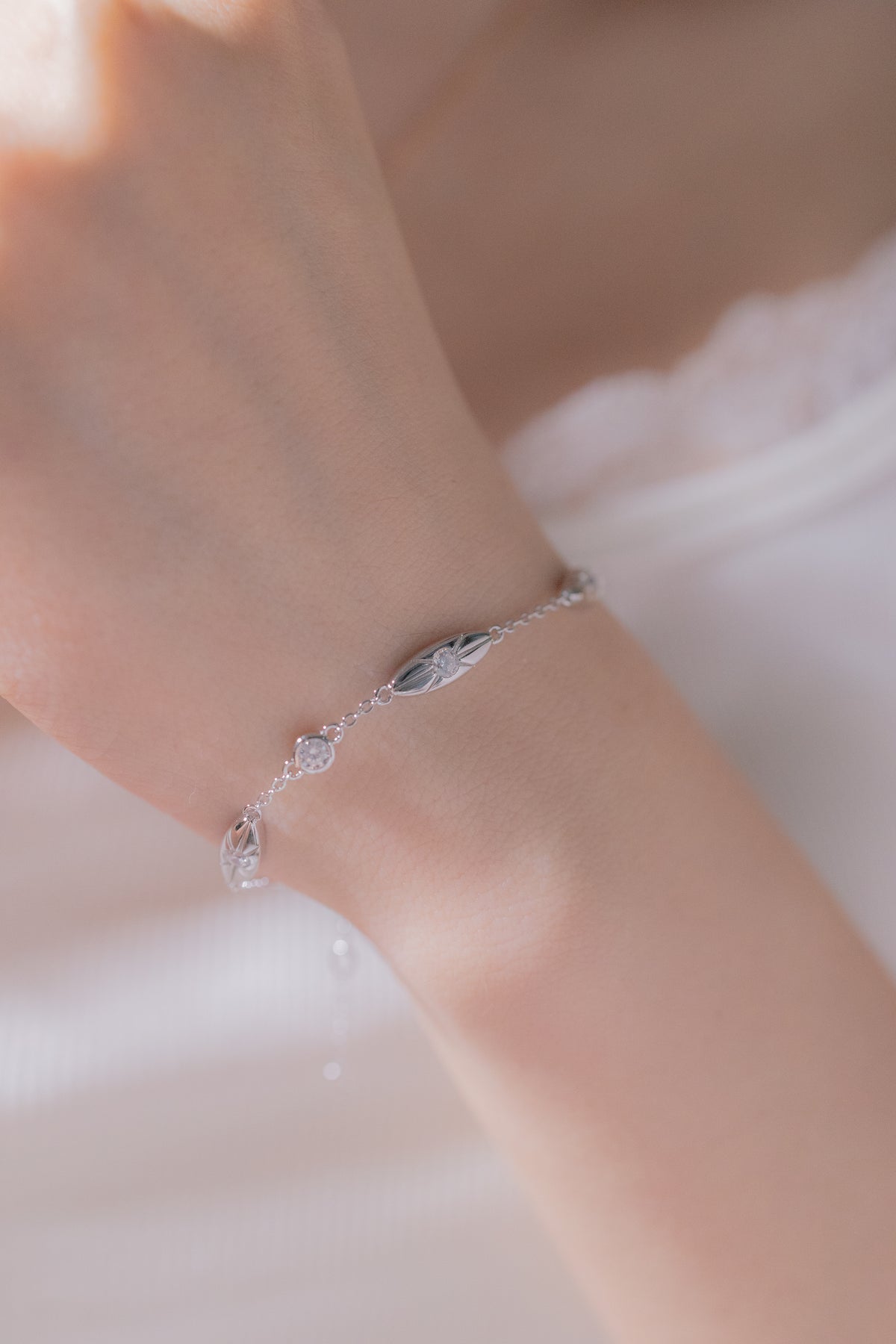 STARRY EYE CHAIN SILVER BRACELET