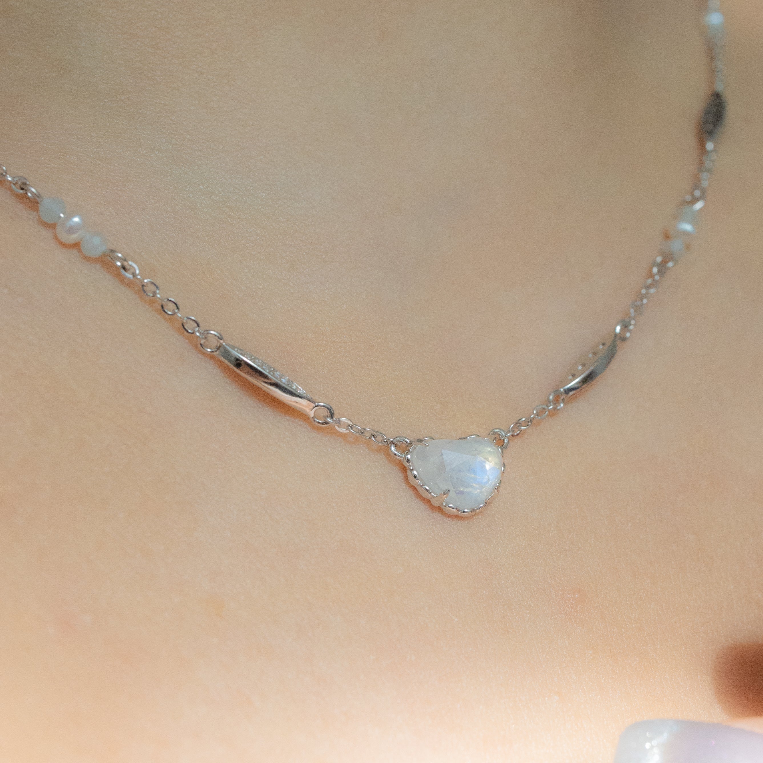 VACANZA SILVER MOONSTONE NECKLACE