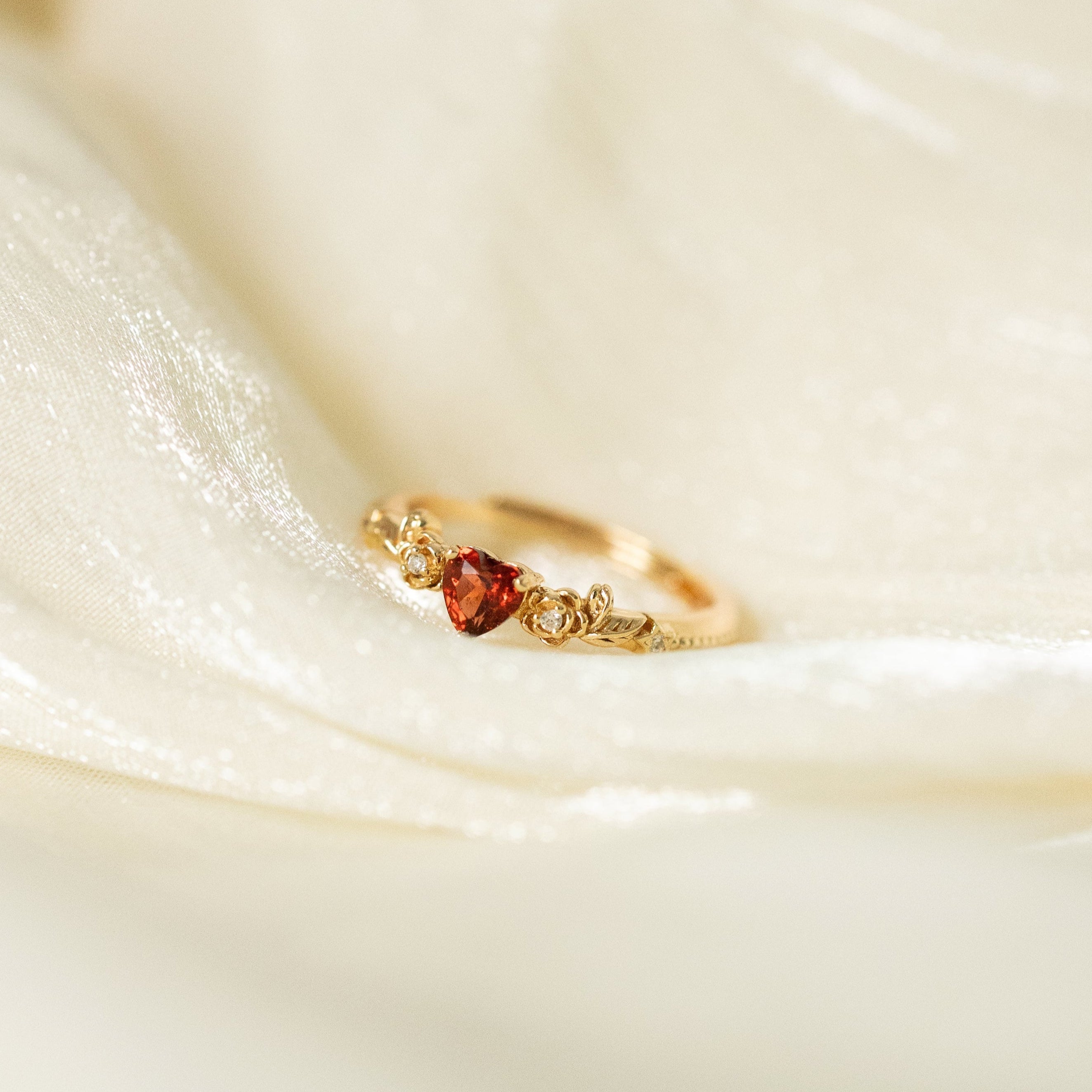 ROSE GARDEN ADJUSTABLE RING - GARNET