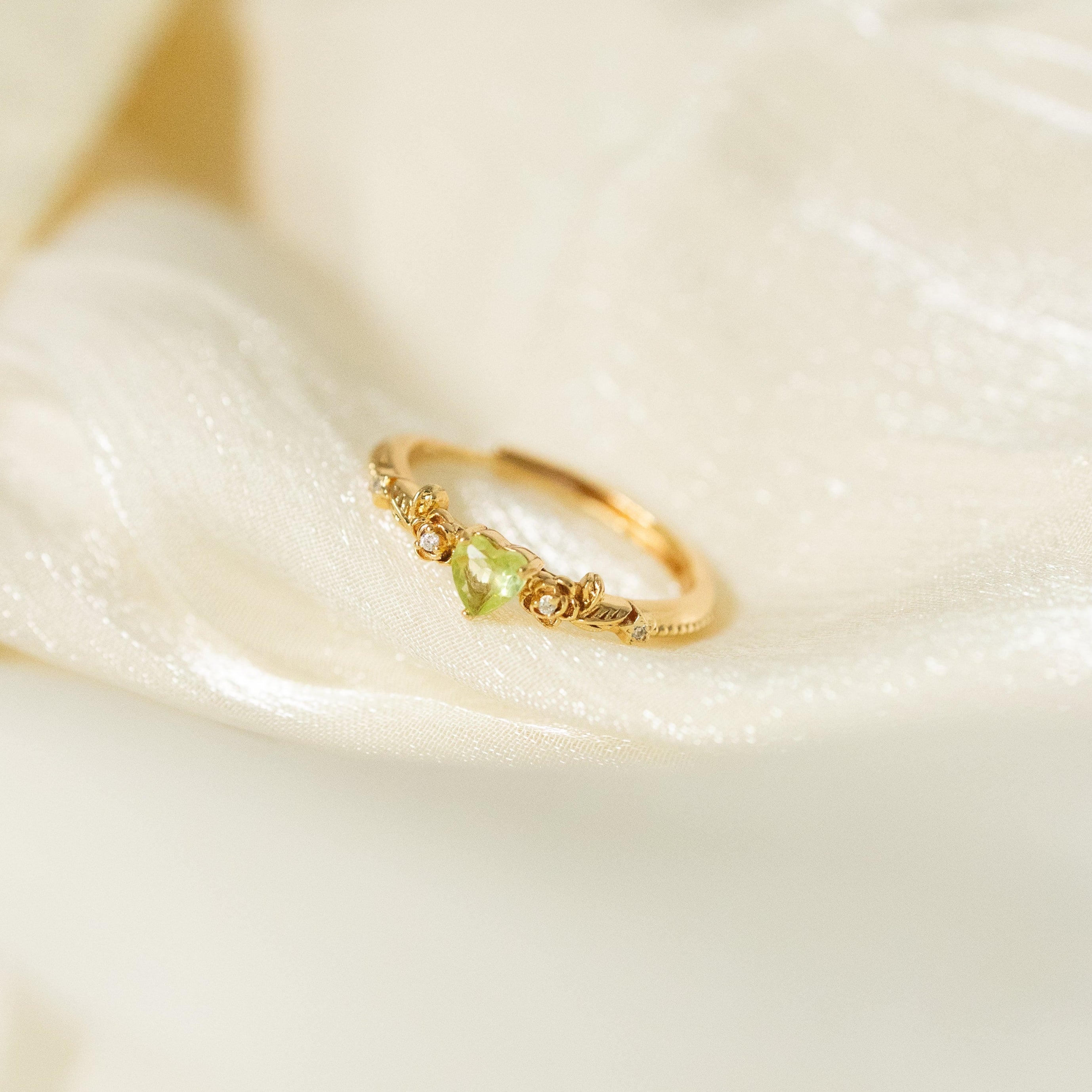 ROSE GARDEN ADJUSTABLE RING - OLIVINE