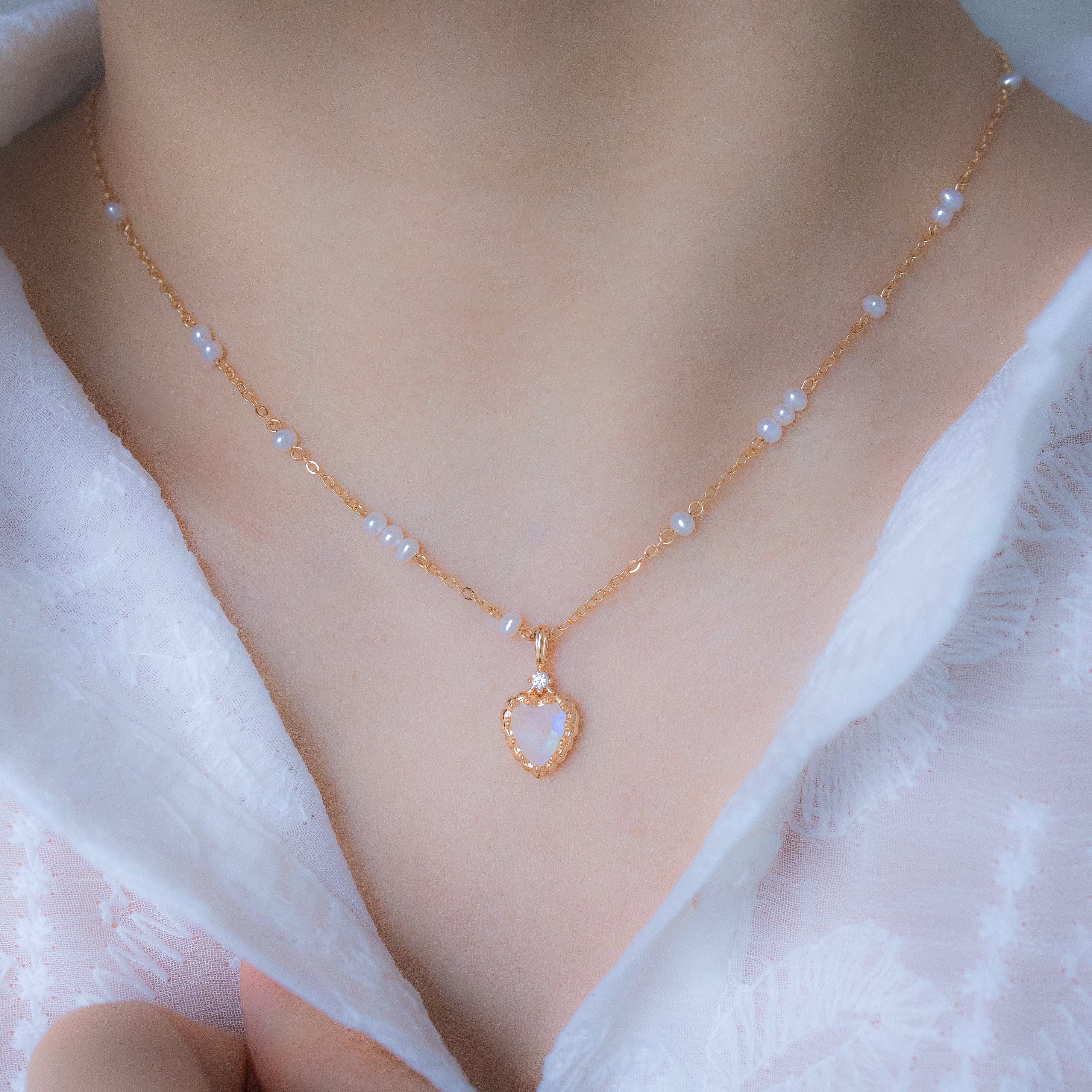 TWIN SOULS HEART NECKLACE - MOONSTONE