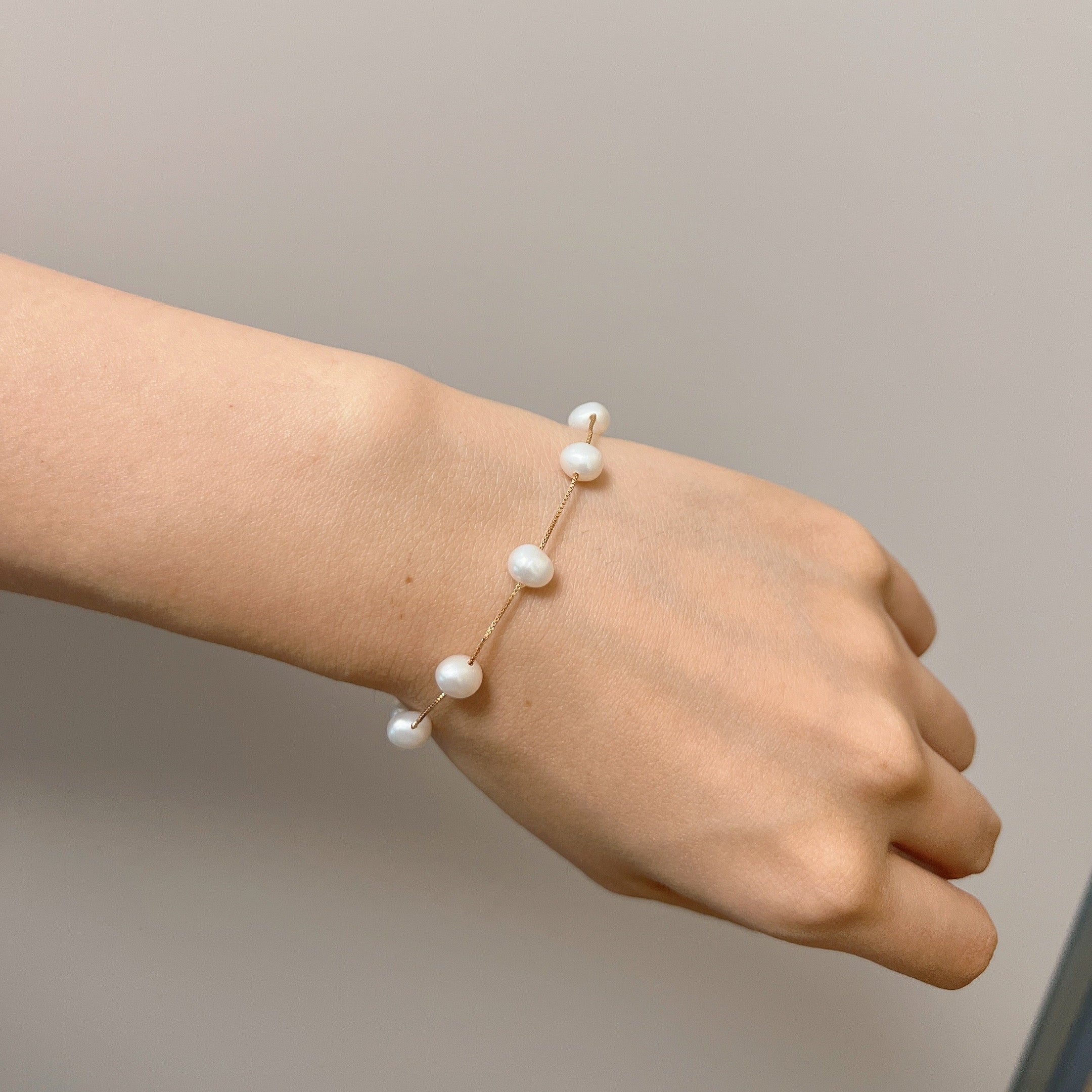 (HIDDEN DESIGNS) PEARL BRACELET