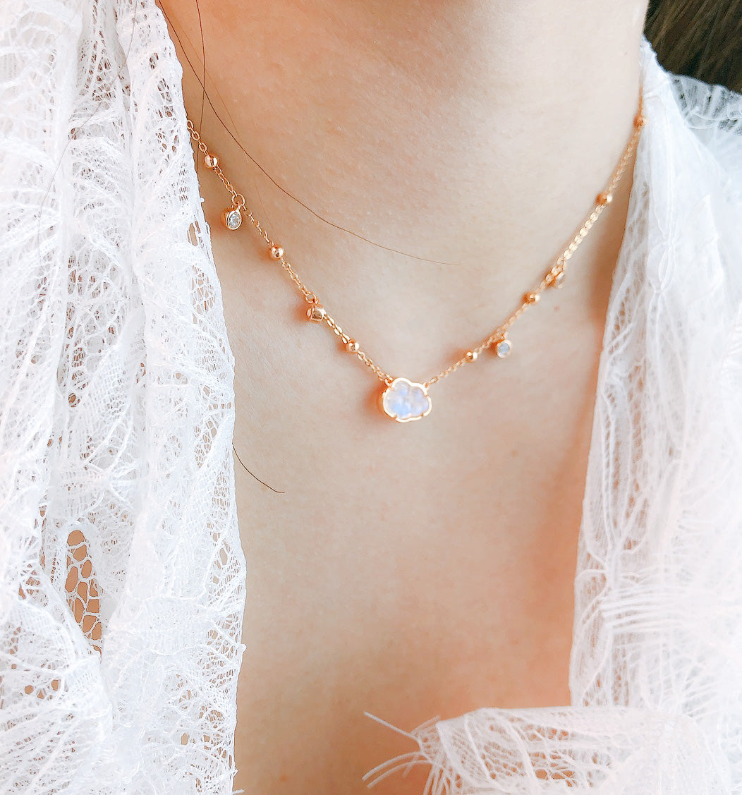 BUBBLE CLOUD NECKLACE - MOONSTONE