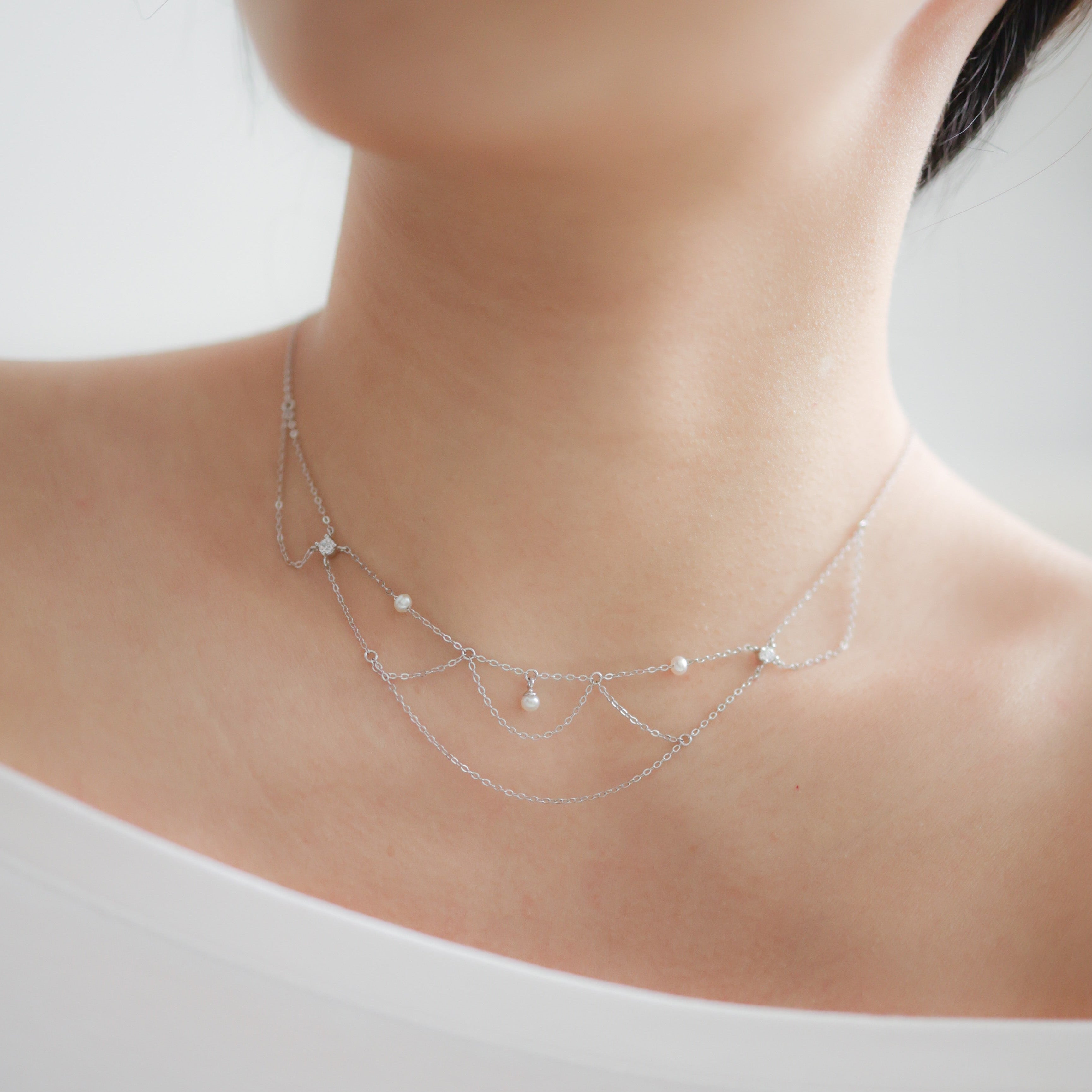 CHANDELIER LACE SILVER NECKLACE