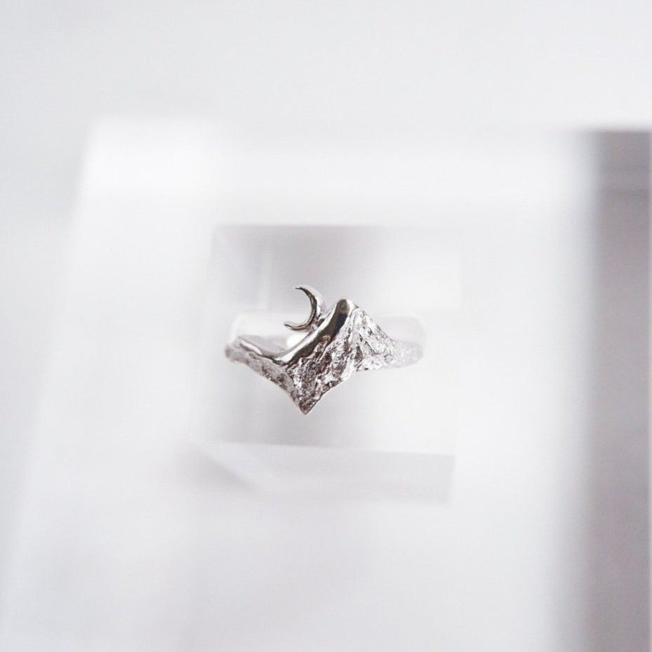 NIGHT MOUNTAIN SILVER RING