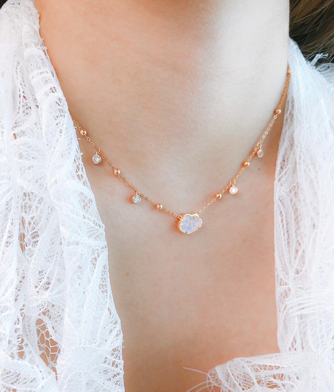 BUBBLE CLOUD NECKLACE - MOONSTONE